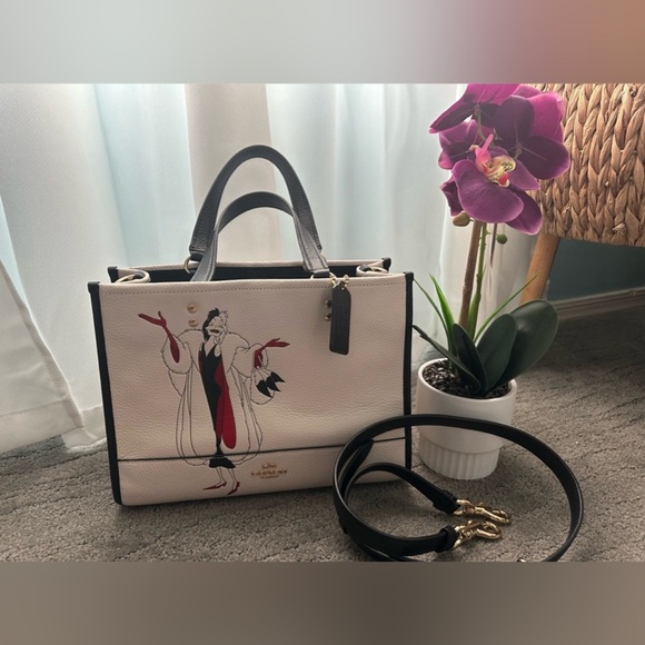 COACH BUNDLE Disney X Coach Dempsey Carryall With Cruella Motif CC946 & Wristlet - Picture 4 of 14